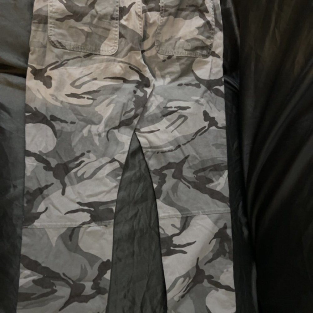 Gray camo Wrangler slim joggers